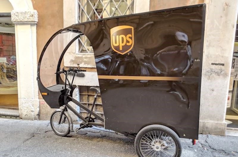 Dostavna vozila u Italiji napravljena su kako bi mogla proći kroz uske ulice.