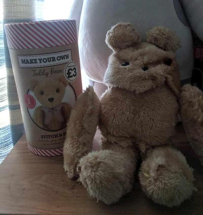 Ovaj medo izgleda kao da je bio predugo u perilici za rublje.