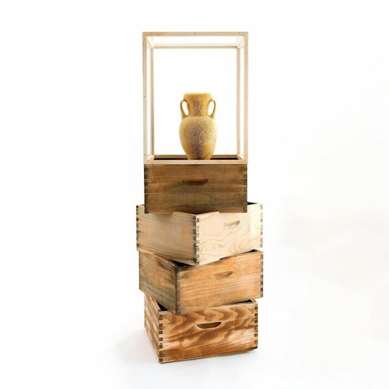 Nefertiti nije njegovo prvo stvaralaštvo. "Made By Bees" projekt je s još djela.