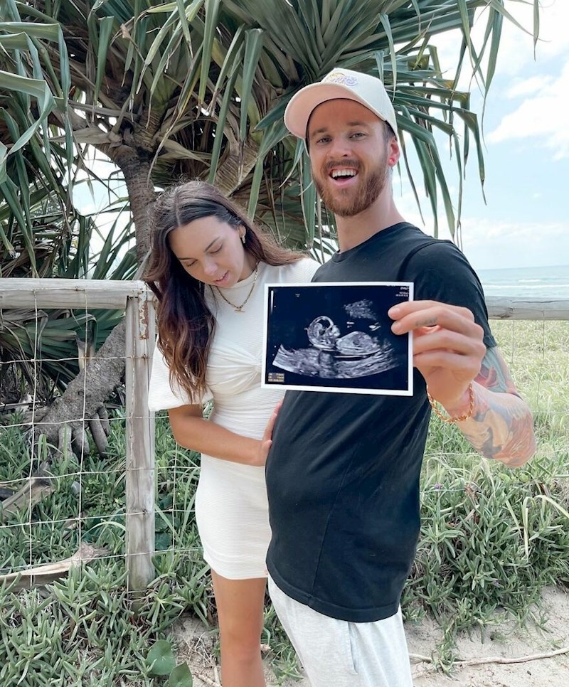 Pozdravite Maitlanda Hanleya i njegovu ljupku suprugu, koja je nedavno zatrudnjela.