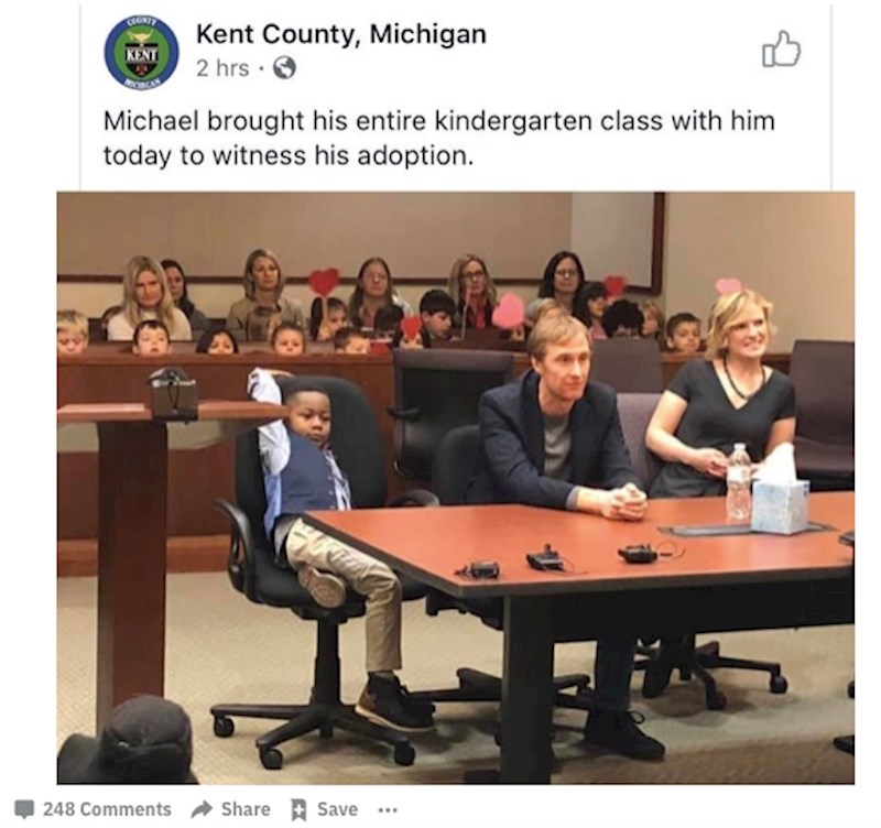 Poveo ih je da prisustvuju pri njegovom posvajanju. :)