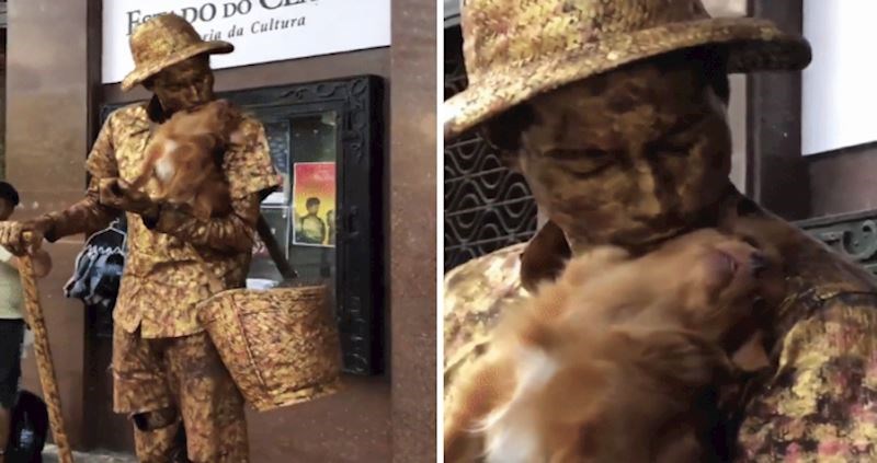 Ovom uličnom performeru svu pažnju je oduzeo preslatki pekinezer