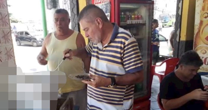 Na ovoj proslavi hrana se poslužuje iz potpuno neočekivane stvari