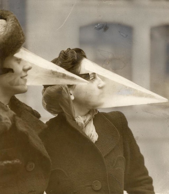 Ljudi koji nose plastičnu zaštitu na licu od snježnih oluja. Kanada, 1939. godine.