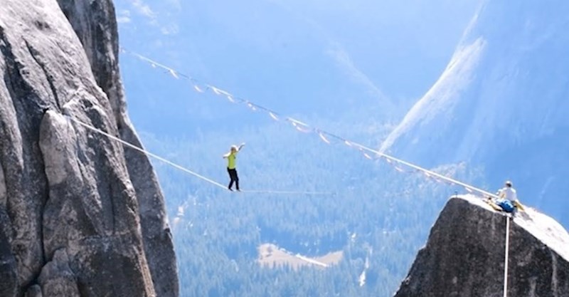 VIDEO Pogledajte balansiranje na traci bez sigurnosnog pojasa na tisuću metara visine