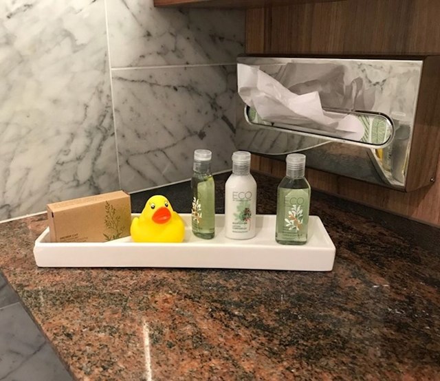 Neki ljudi gumenu patkicu smatraju bitnom stavkom u kupaonici.