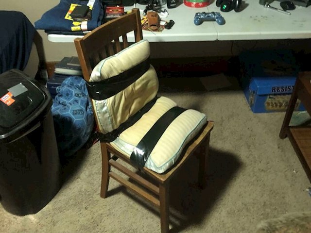"Stolica za igranje moga brata."