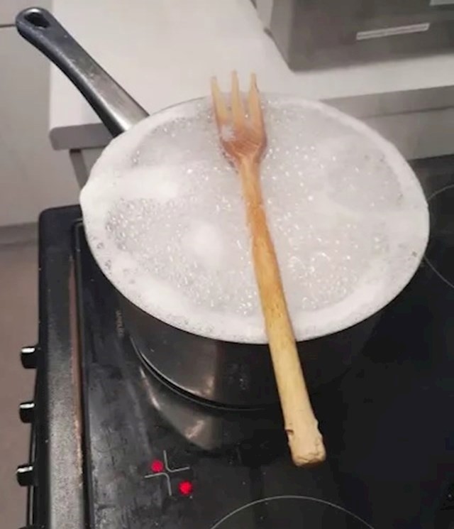 Koristite drvene kuhače ako ne želite da pjena od kuhanja ne izlazi iz lonca.