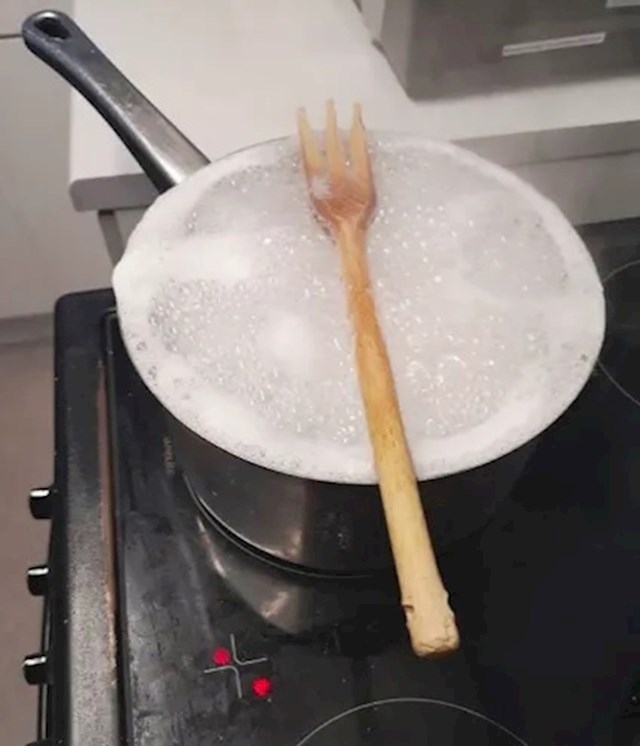 Koristite drvene kuhače ako ne želite da pjena od kuhanja ne izlazi iz lonca.