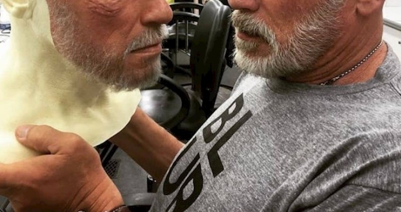 Pogledajte Arnolda Schwarzeneggera i masku njegovog kaskadera