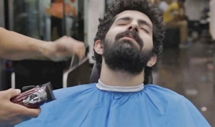 VIDEO U salon je ušao zarasle kose, a izašao neprepoznatljiv
