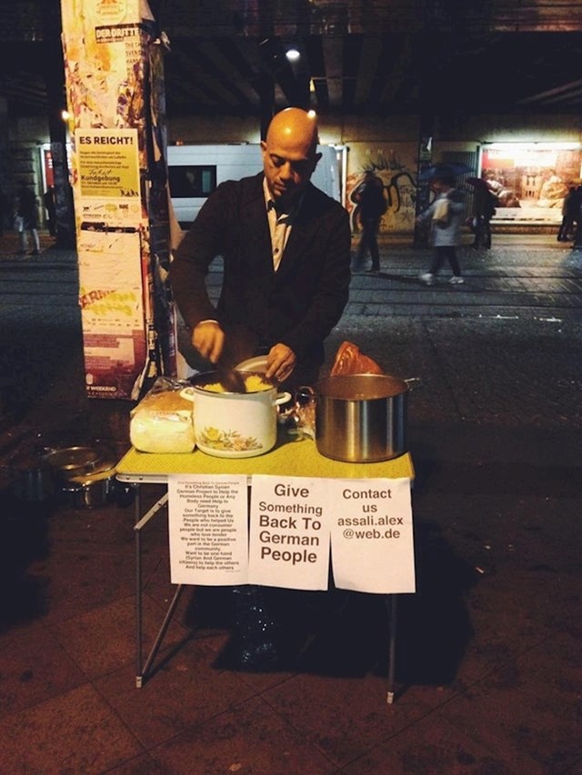 14. Alex Assali, sirijski je izbjeglica koji kuha hranu na ulici za beskućnike u Njemačkoj.