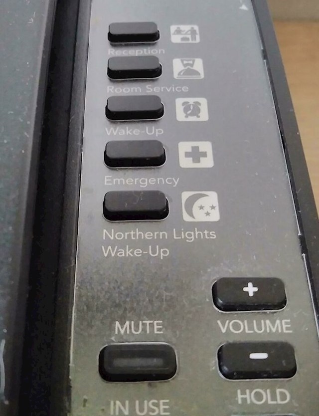 "Moj hotelski telefon na Islandu ima poseban gumb koji će vas probuditi ako na nebu ima polarne svjetlosti."