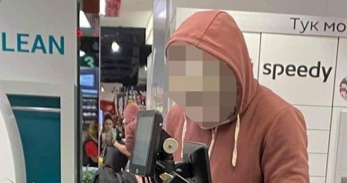 Pogledajte kakvu čudnu masku je ovaj čovjek odlučio nositi