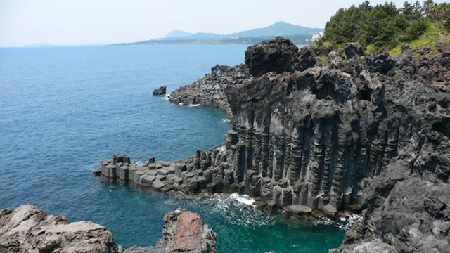 Bazalne litice otoka Jeju u Južnoj Koreji.