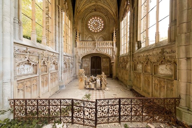 #9 Napuštena Crkva, Francuska