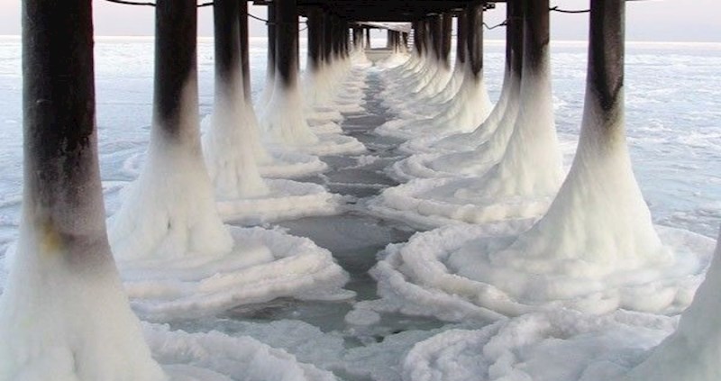 Nevjerojatna fotografija zaleđenog brodskog pristaništa iz Ukrajine