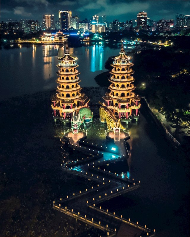 #1Dragon And Tiger Pagodas, Tajvan