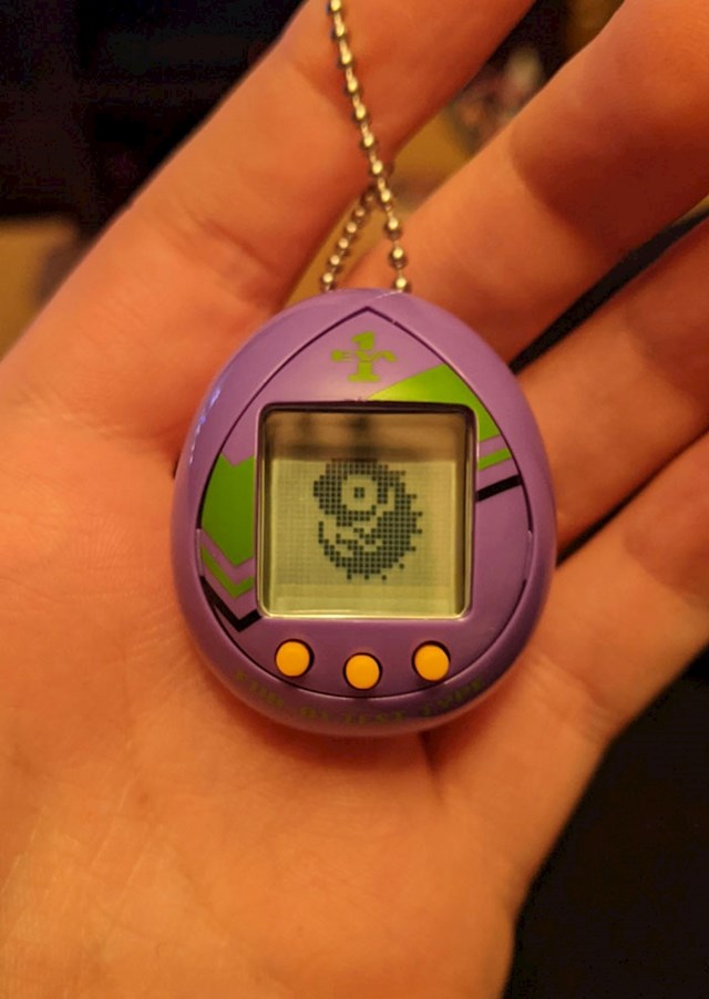 "Djevojka mi je kupila Tamagotchi za rođendan i tako sam uzbuđen!"