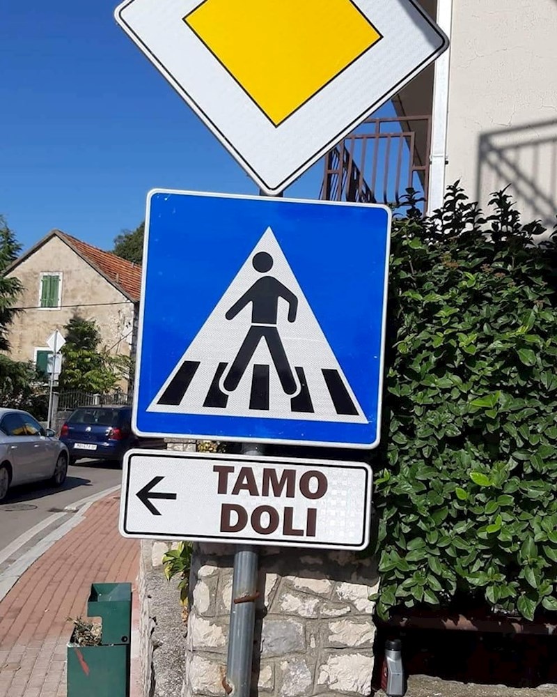 Uz ovakve znakove nema šanse da se izgubite. :)