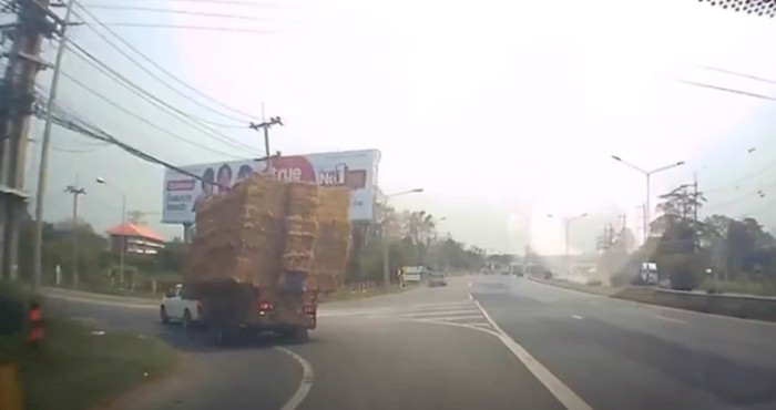 VIDEO Ovako preopteretiti prikolicu nikad nije dobra ideja