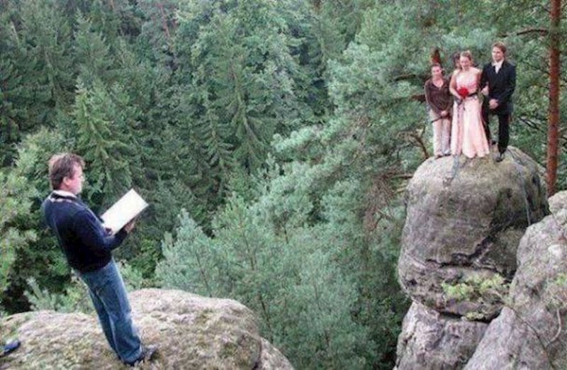 Ovako opasno vjenčanje nikada nismo vidjeli.