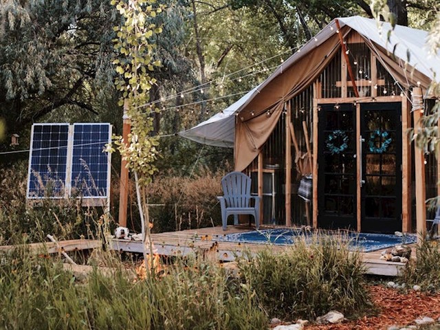 Struju dolazi iz solarnih panela, iako im nije potrebno puno električne energije.