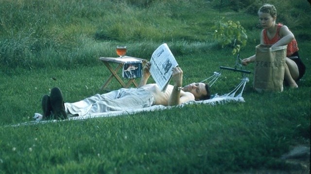 "Moja tetka i njezin otac 1950-ih, nije mogao čekati da mu stablo naraste prije nego što upotrijebi hammock."