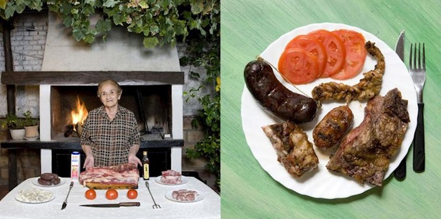 Isolina Perez De Vargas, Mendoza, Argentina. Asado criollo (miješano meso s roštilja).
