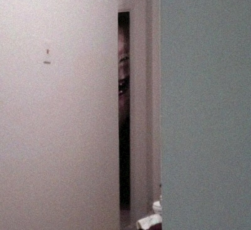 Ovo je samo pukotina na vratima.