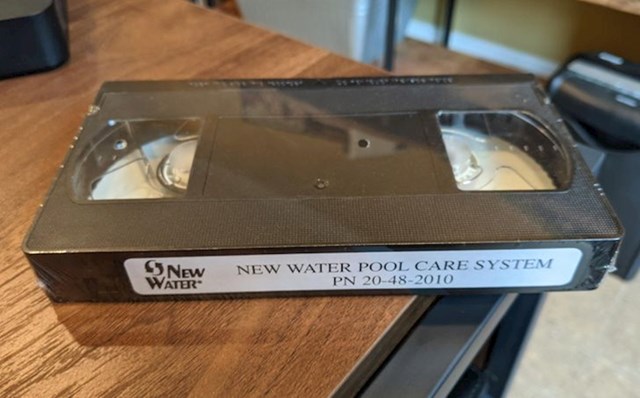 "Naručio sam novi klorinator za bazen, upute su stigle na VHS-u."
