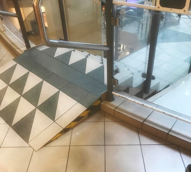#2 Rampa koja se pretvara u stepenice?