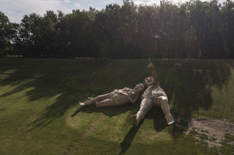 Ogromni drveni trolovi visoki su od 7 do 18 metara.