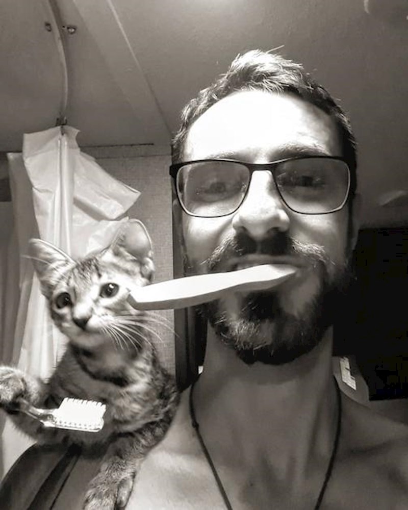 „Uvijek je htjela biti samnom gdje god bio, što god radio" kaže Mike.