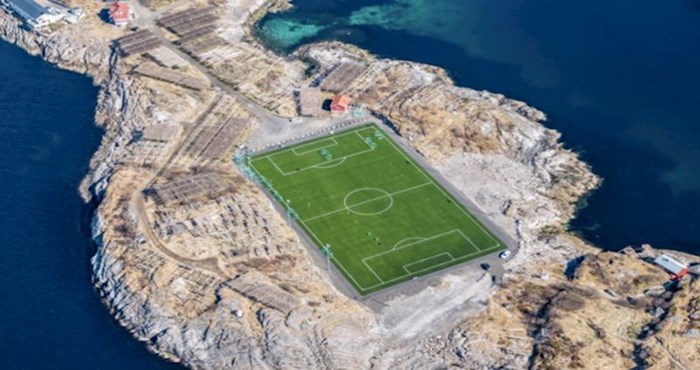 Ovaj nogometni stadion u Norveškoj nalazi se na veličanstvenoj lokaciji