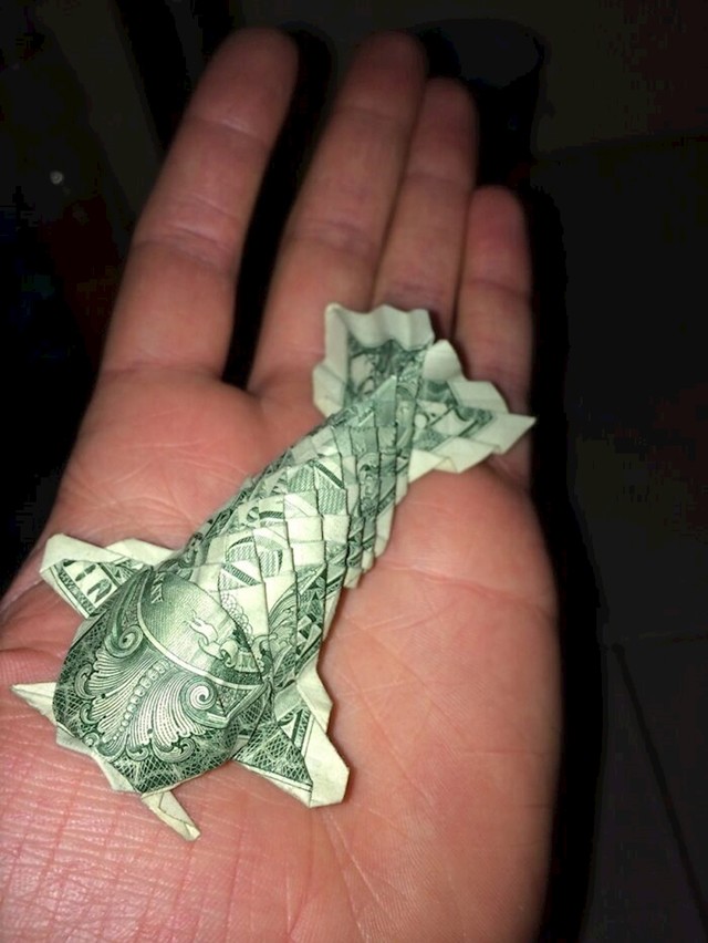 #13 Riba Origami Koi koju sam napravio s novčanicom od 1 američkog dolara.