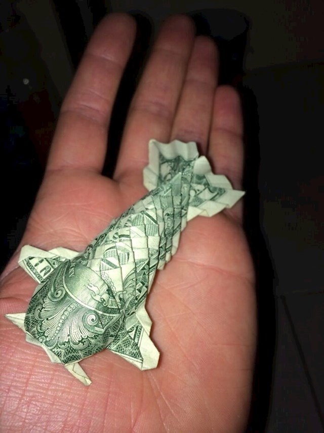 #13 Riba Origami Koi koju sam napravio s novčanicom od 1 američkog dolara.