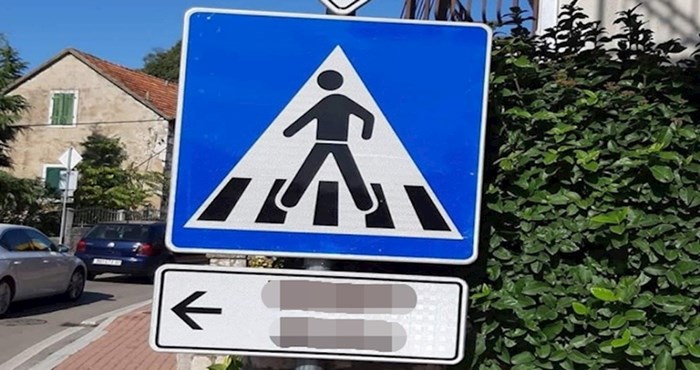 U ovom dalmatinskom mjestu očekuju vas urnebesni prometni znakovi