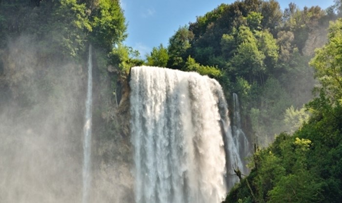 Cascata delle Marmore prekrasni su slapovi koje su napravili Rimljani, najveći su umjetni slapovi na svijetu