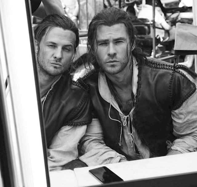Chris Hemsworth & Buddy Holland - Lovac i ledena kraljica