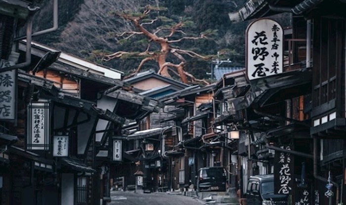 Prekrasni japanski slikoviti gradić koji neodoljivo podsjeća na filmski set