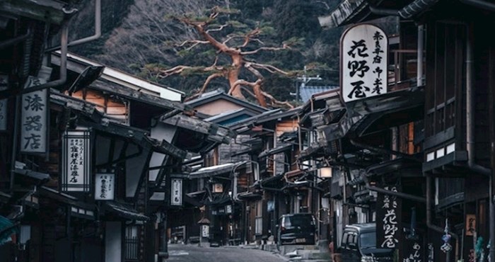 Prekrasni japanski slikoviti gradić koji neodoljivo podsjeća na filmski set