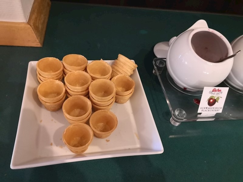 16. Ovaj doručak nudi kornete za namaze umjesto posuda.