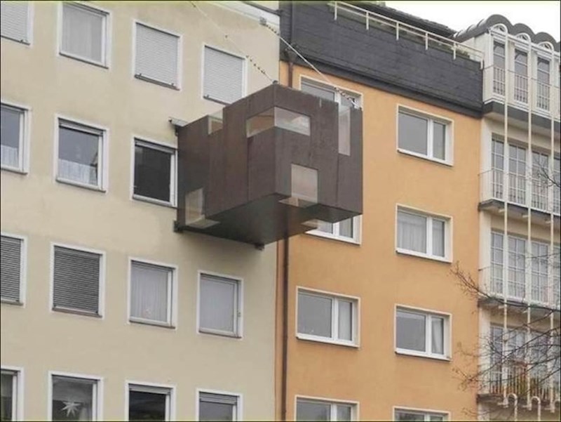 Ovaj pretpostavljamo balkon zanimljiva je ideja, ali sumjamo da je moguće dobiti dozvolu za ovako nešto.