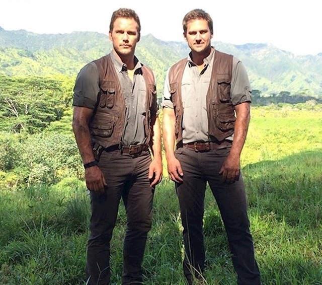 Chris Pratt & Tony McFarr - Jurski svijet