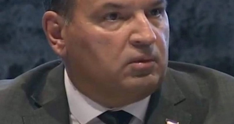 Netko je na današnjoj press konfernciji zamijetio smiješan detalj na sakou ministra Beroša