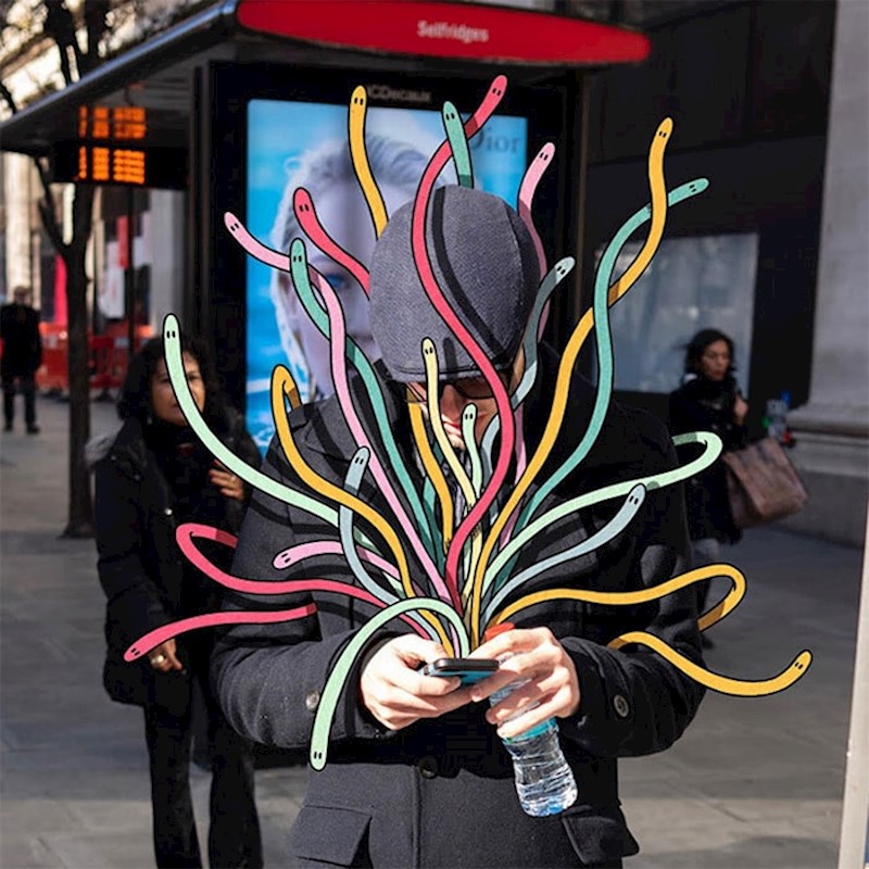 "Pokušavam prošetati svako jutro kako bih se suprotstavio sjedilačkom načinu života i teško je ne naletjeti ljude koji nisu uronjeni u svoje mobitele.