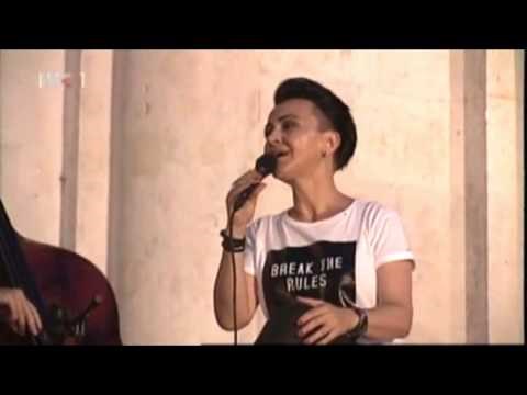 Amira Medunjanin - Stade se cvijeće rosom kititi - Live