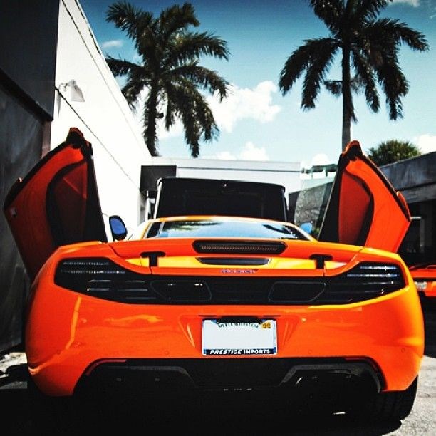 McLaren MP4-12C.