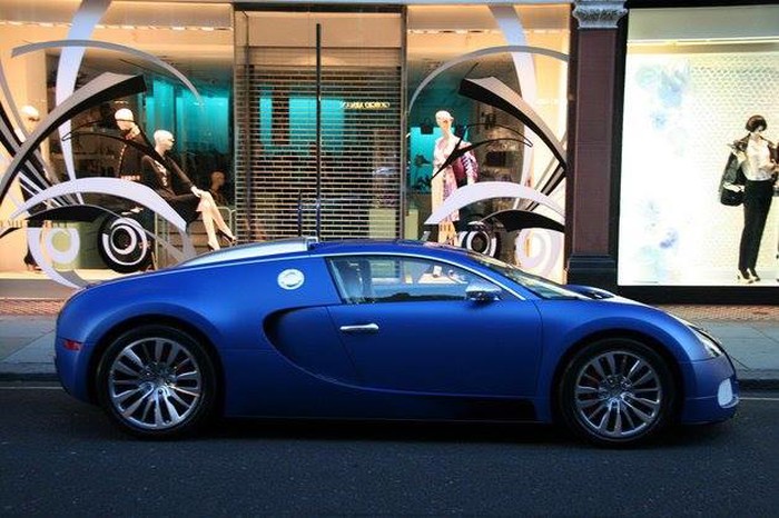 Bugatti Veyron Bleu Centenaire.